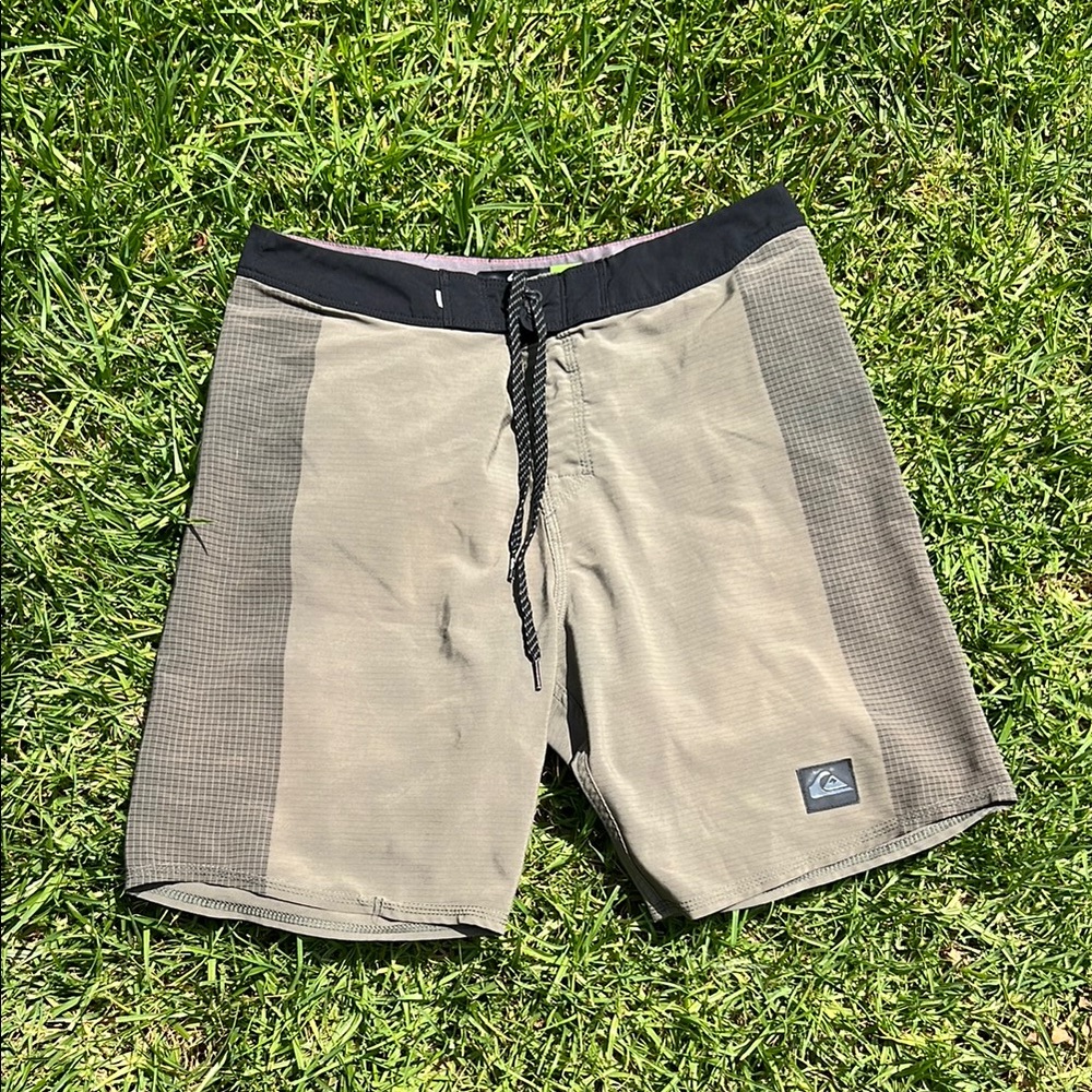 Quiksilver Mens Highlite Arch 19 Board Shorts
